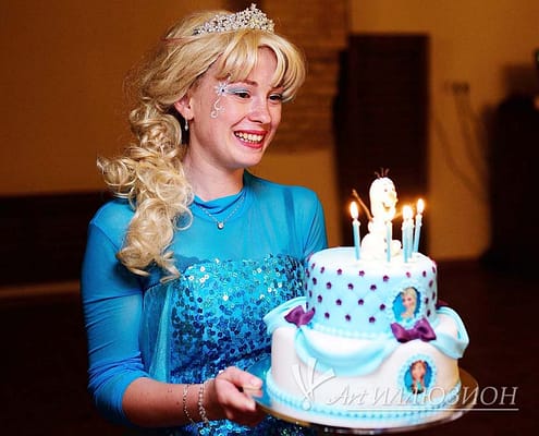Организация и Проведение Детского Праздника в стиле Frozen Кенди бар и торт на заказ на День рождения ребенка Киев в стиле Frozen