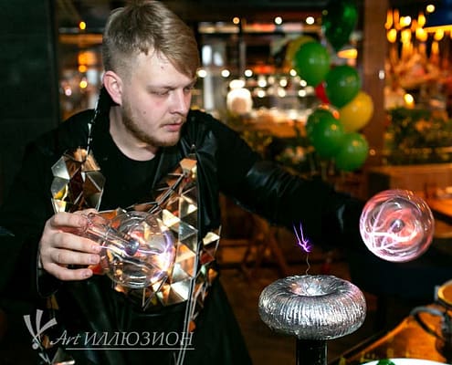 Аниматоры на детский день рождения Бейблэйд Аниматоры Киев на детский праздник в стиле Бейблэйд