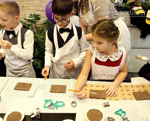 Майстер клас для дітей із виготовлення шоколадних цукерок Виїзні майстер класи для дітей та дорослих Київ